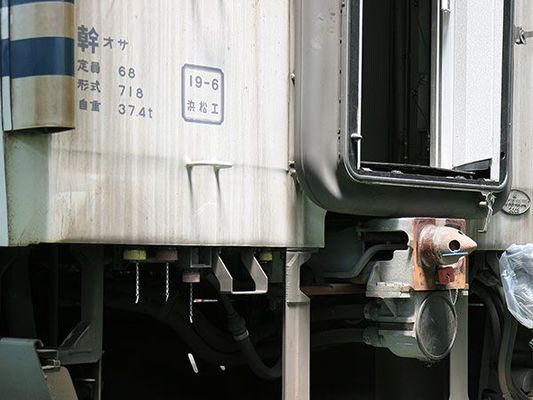 乗車率100 を越えて走る列車 その安全性は 鉄道定員 の謎 乗りものニュース