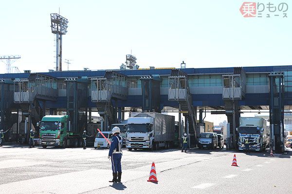 首都高と阪高で「本線料金所」撤去の背景 渋滞の要因にも 機能どう代替 乗りものニュース