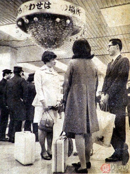 東京駅 銀の鈴 50周年 手作り復元の初代など歴代の 鈴 4つが勢ぞろい 乗りものニュース