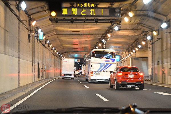 クルマの車間距離 時間 で決めるほうが適切 広がる 車間時間 の概念 目安は2秒 乗りものニュース 2 クルマの車間距離 時間 で決めるほうが適切 広がる 車間時間 の概念 目安は2秒 乗りものニュース 2