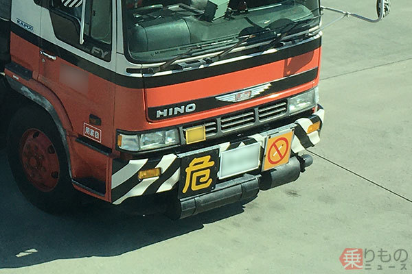 危 毒 表示のタンクローリー 何を運んでいるのか 違う 危 と 毒 の意味 乗りものニュース 2