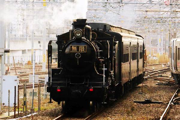 画像ギャラリー さよならリアル無限列車 Sl鬼滅の刃 Dj鉄ポリスに見送られ 乗りものニュース