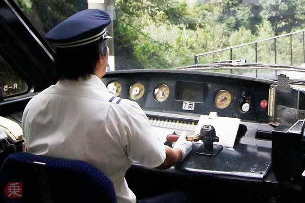 電車の運転席から聞こえてくる プー 何の音 反応できなかったら緊急停止 乗りものニュース 2