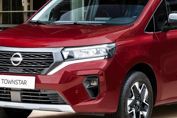 日産バッジの新しいカングー タウンスター がヨーロッパで日本式商用車を発売 自動車ニュース