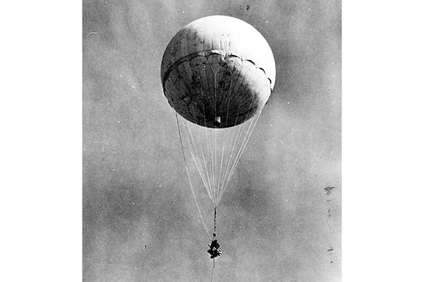全米騒然の「中国スパイ気球」 実はWW2の日本が“先祖”? 仕組みソックリな「ふ号兵器」とは 乗りものニュース