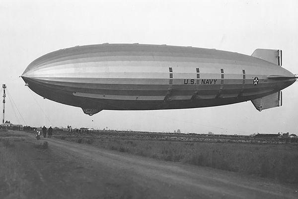 現実に存在した「空中空母」って!? 期待も機体もビッグなのに「あっという間に廃れた」理由とは 乗りものニュース