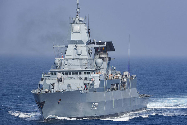 画像ギャラリー 「護衛のみ。攻撃は不可」いよいよ紅海に軍艦派遣へ!? フーシ派対策のため 独海軍 乗りものニュース
