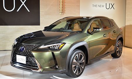 Large 181127 lexusux 01